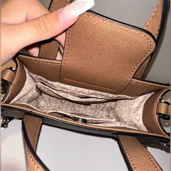 Guess Handbag - Picture 3 of 3